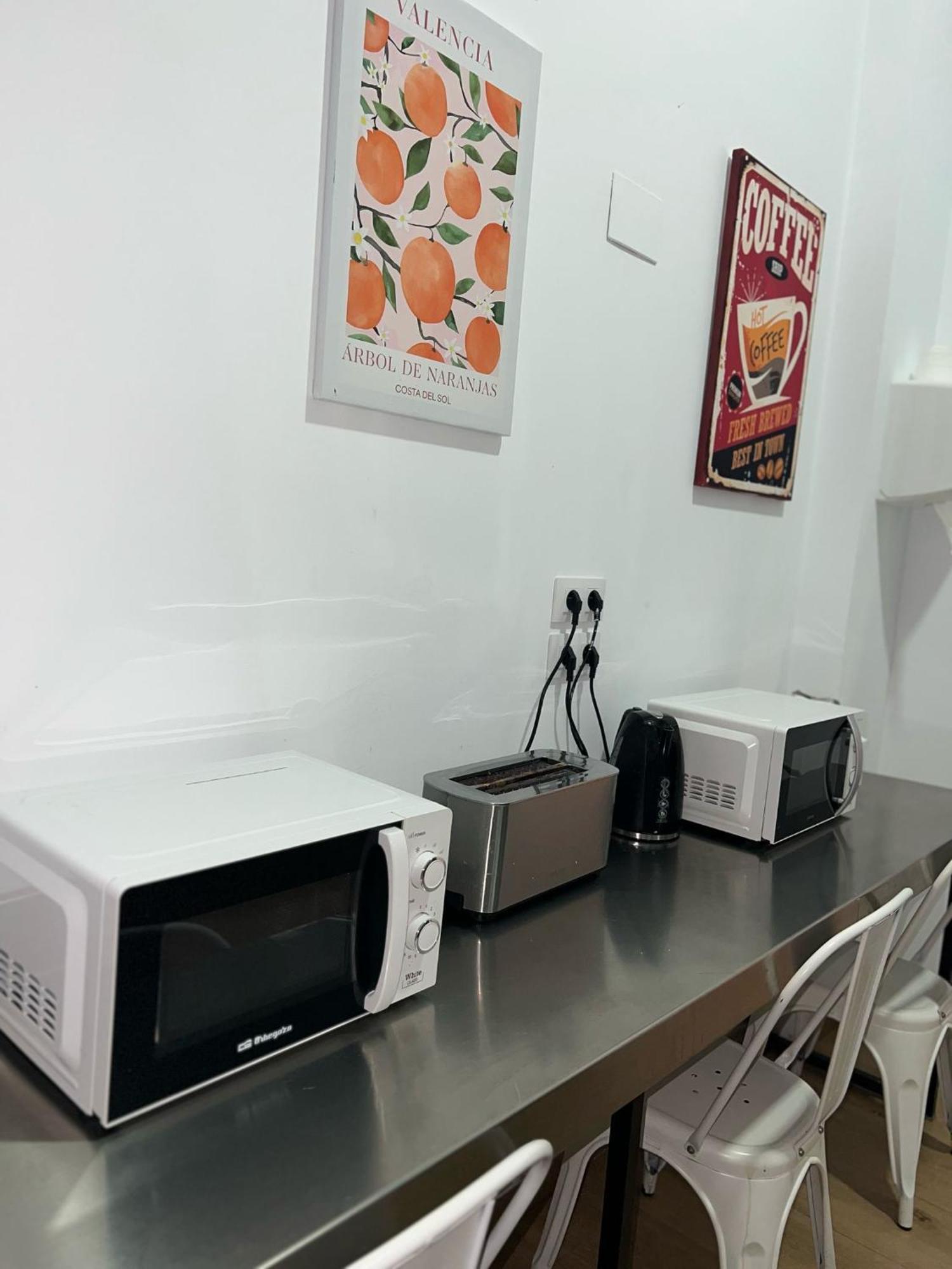 Beach & Arts Hostel バレンシア エクステリア 写真