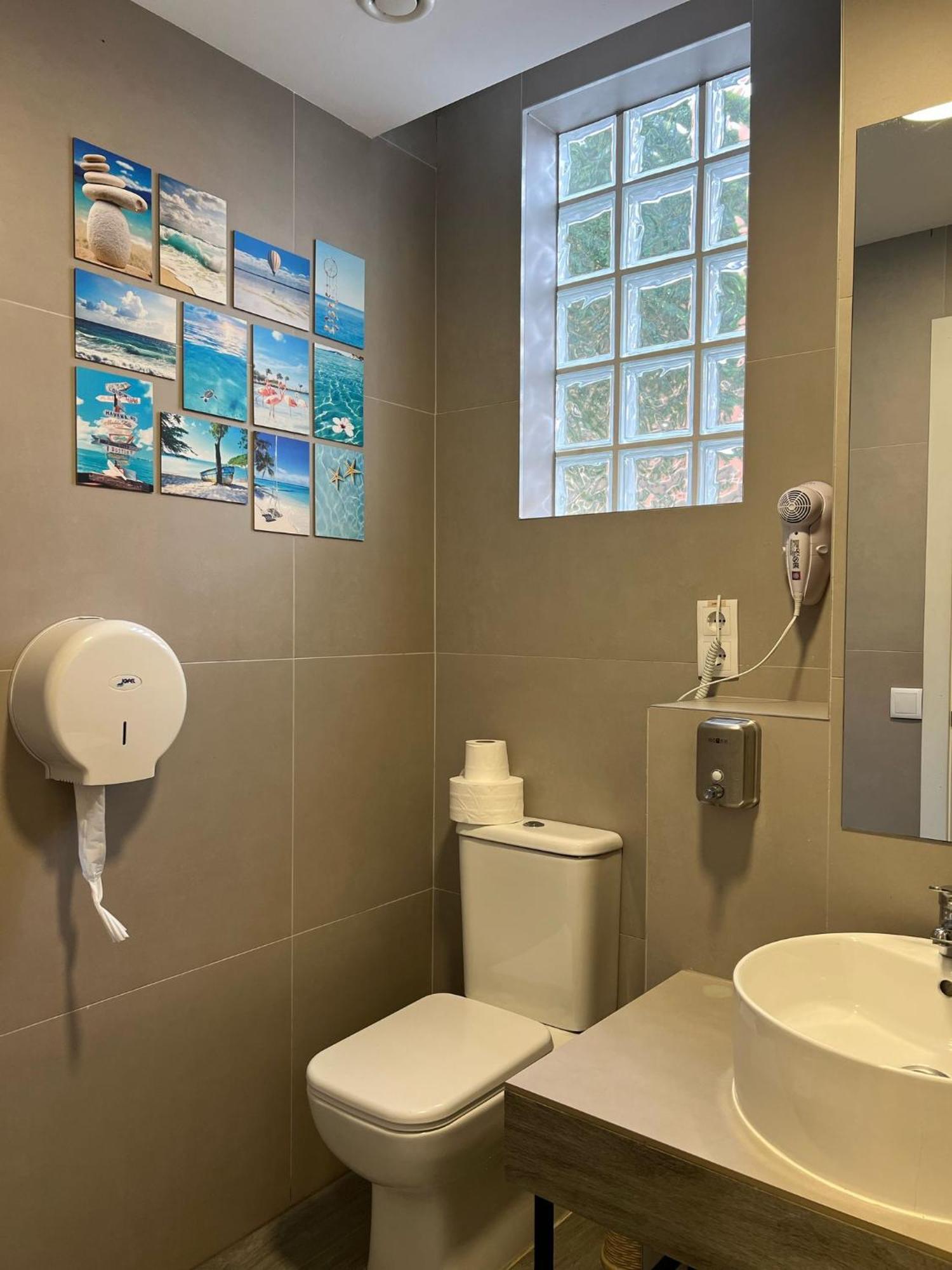 Beach & Arts Hostel バレンシア エクステリア 写真